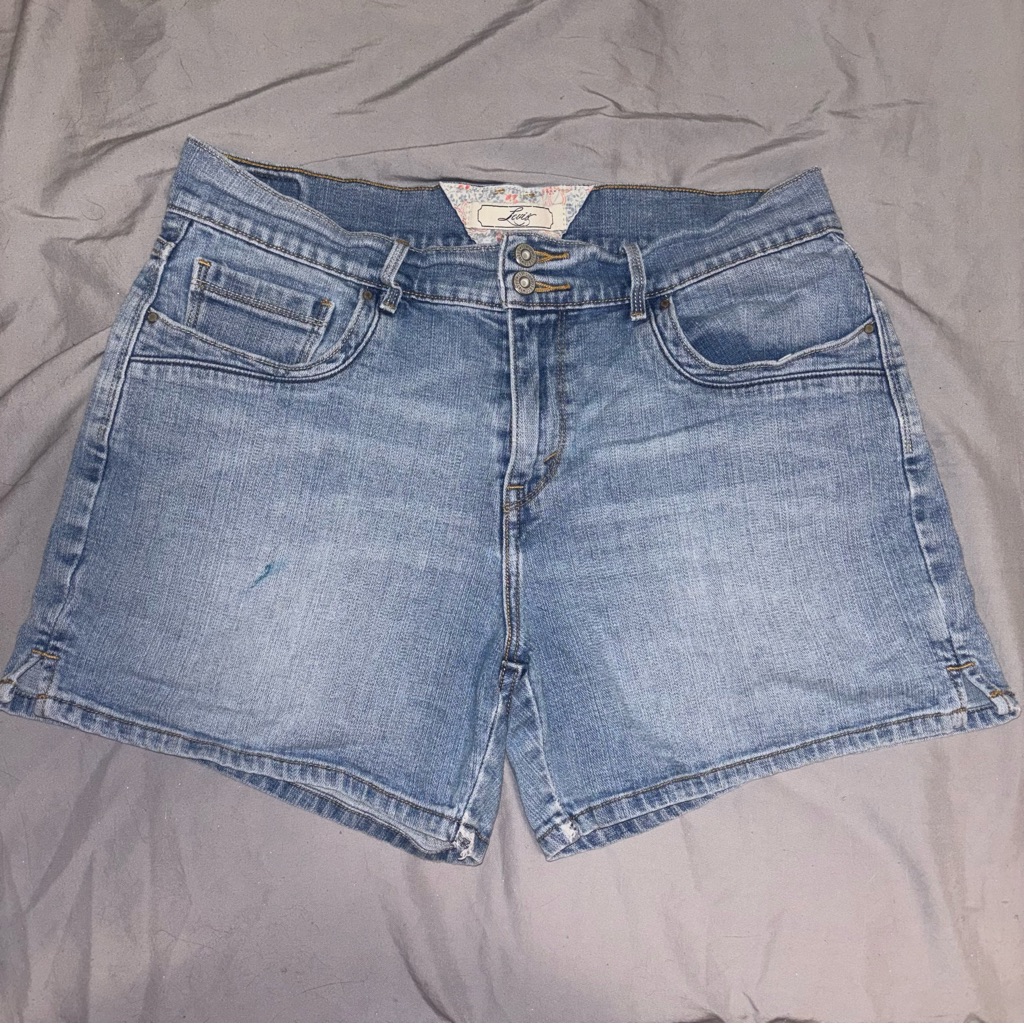 Y2k Levi’s Light Wash Denim Shorts